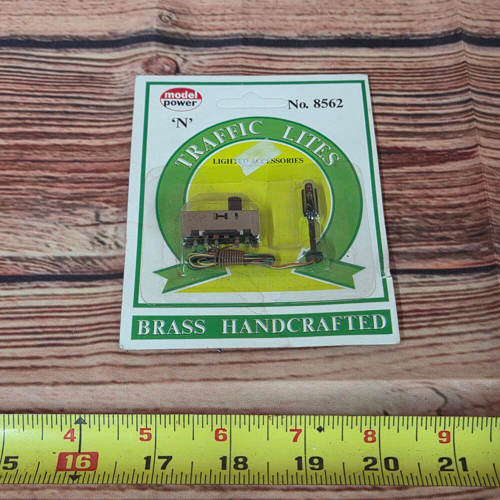 Model power N scale #8562 traffic lite Diorama brass sealed